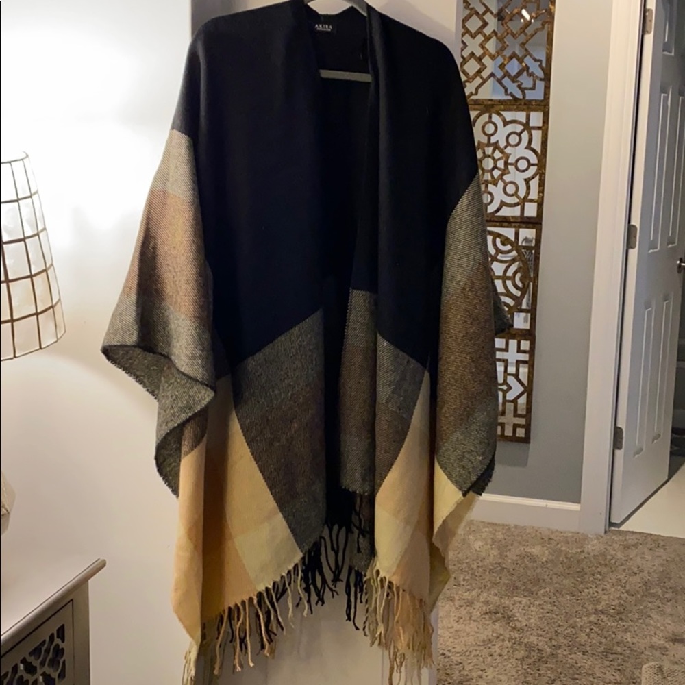 Akira blanket poncho